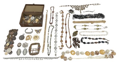 Lot 1535 - A quantity of assorted costume jewellery,...