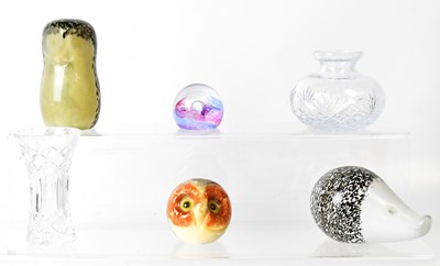 Lot 421 - A small mixed lot of glass to include a...