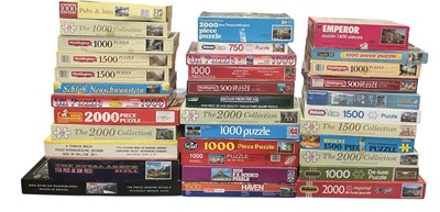 Lot 522 - A collection of approximately thirty-five...