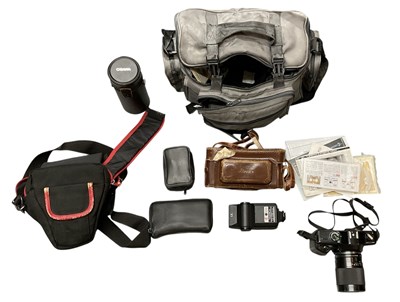Lot 354 - A quantity of assorted cameras and camera...
