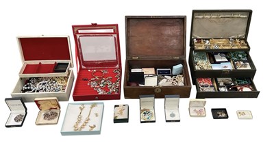 Lot 1537 - A large quantity of assorted costume jewellery,...