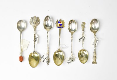 Lot 685 - A collection of 20th century hallmarked silver...