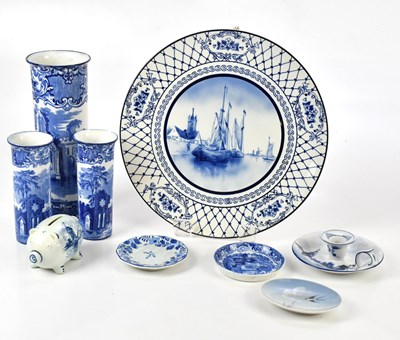 Lot 1642 - A collection of blue and white transfer...