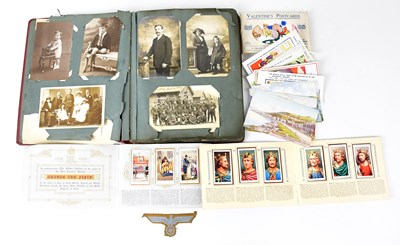 Lot 651 - An early 20th century photograph album...