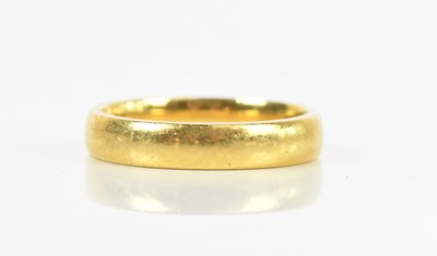 Lot 428 - An 18ct yellow gold wedding band, size N,...