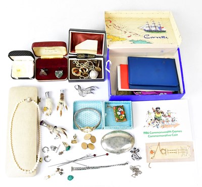 Lot 918 - A collection of costume jewellery, to include...