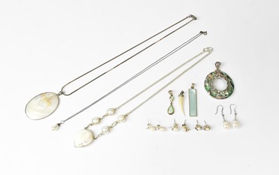 Lot 905 - A group of 925 silver jewellery, to include a...
