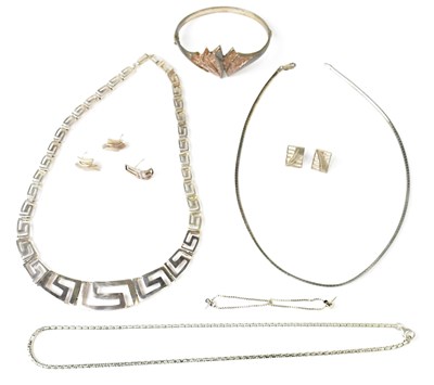 Lot 906 - A group of 925 silver jewellery, comprising a...