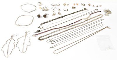 Lot 901 - A quantity of 925 silver jewellery, to include...