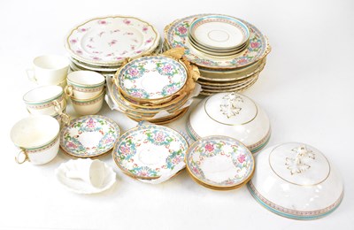 Lot 322 - A collection of mixed ceramics, to include...