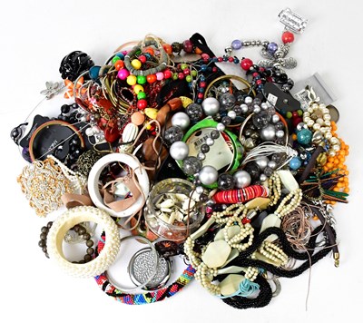 Lot 920 - A quantity of costume jewellery, to include...