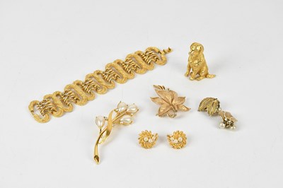 Lot 706 - TRIFARI; a vintage circa 1980s heavy gold tone...