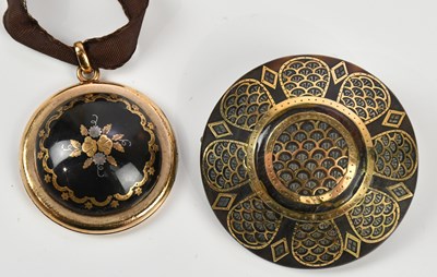 Lot 104 - A Victorian yellow metal and tortoiseshell...