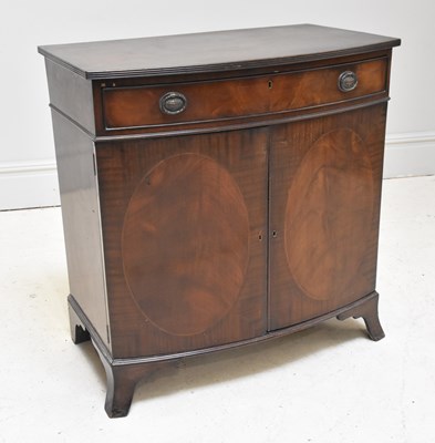 Lot 200 - A mahogany bowfronted sideboard with single...