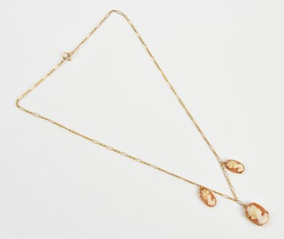 Lot 302 - A 9ct yellow gold necklace set with three...