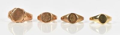 Lot 385 - Two 9ct yellow gold signet rings, the larger...