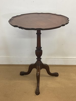 Lot 417 - A mahogany pie crust edge tilt-top occasional...
