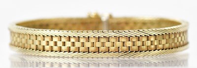 Lot 828 - A 9ct yellow gold bracelet with brick link...