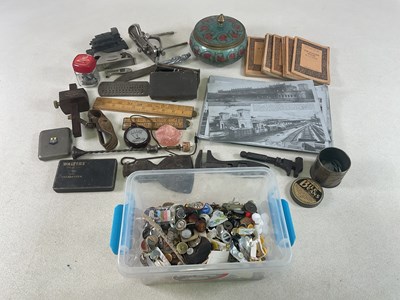 Lot 32 - A collectors' lot, including railwayana photos...