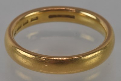 Lot 478 - A 22ct yellow gold wedding band, size M,...