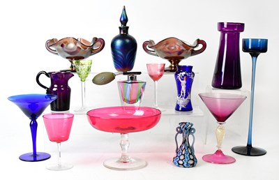 Lot 426 - A collection of 20th century glassware...