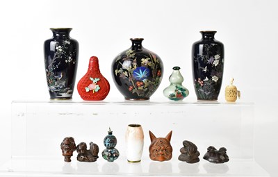Lot 401 - A collection of small Oriental wares, to...
