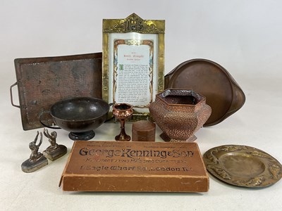 Lot 22 - A quantity of collectors' items, including...