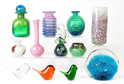 Lot 422 - A quantity of Mdina and Wedgwood glass,...
