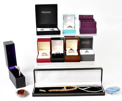 Lot 902 - A group of 925 silver jewellery, to include a...