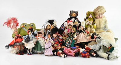 Lot 648 - A collection of assorted vintage dolls and...