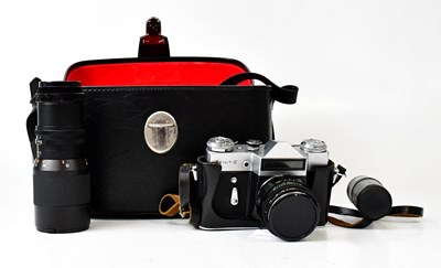 Lot 550 - A Zenit-E 35mm film camera, fitted with Helios-...