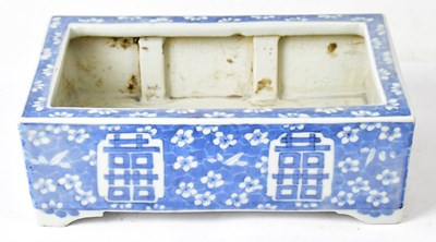 Lot 374 - An early 20th century Chinese porcelain blue...