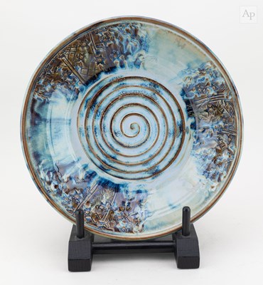 Lot 677 - STEVE WOODHEAD (born 1956); a large stoneware...