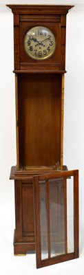 Lot 142 - An early 20th century oak cased eight-day...