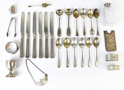 Lot 752 - A mixed lot of hallmarked silver items, to...