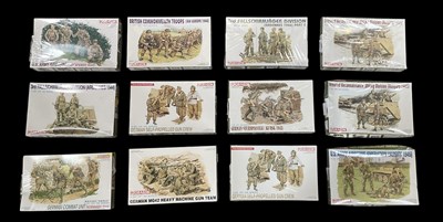 Lot 342 - DRAGON; twelve 1:35 scale military model kits,...