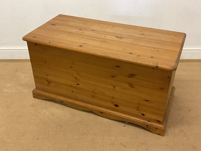 Lot 453 - A pine blanket box, height 48cm, width 89cm,...