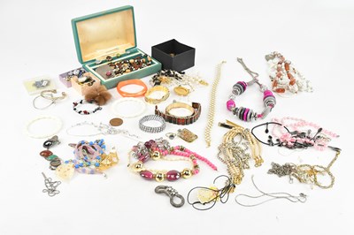 Lot 566 - A collection of costume jewellery including...
