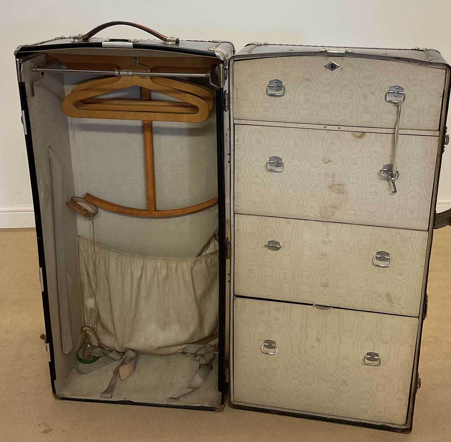 Lot 425 - An early 20th century steamer trunk, enclosing...