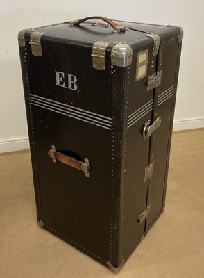 Lot 425 - An early 20th century steamer trunk, enclosing...