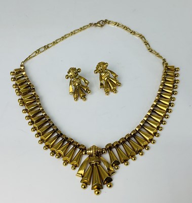 Lot 762 - A 9ct yellow gold Egyptian Revival fringe...