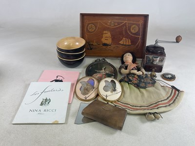 Lot 43 - A small group of collectors' items, including...