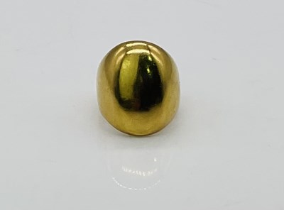 Lot 728 - An 18ct yellow gold domed signet ring, size O,...