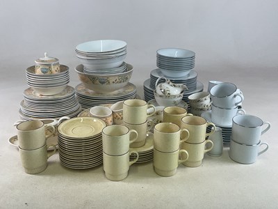 Lot 207 - A large quantity of dinner and tea wares, to...