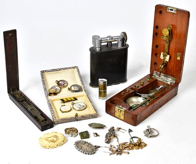 Lot 809 - A collectors' lot, to include a set of scales '...