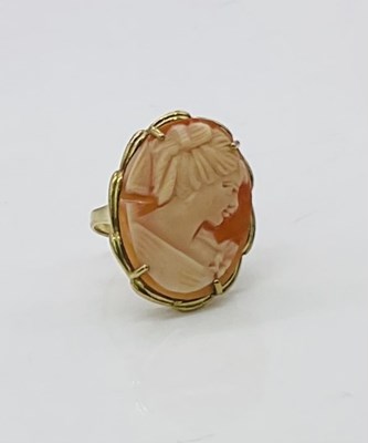 Lot 738 - A large 9ct yellow gold cameo ring, with...