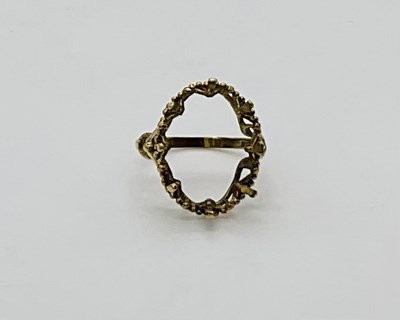 Lot 751 - A 9ct yellow gold ring mount, size O 1/2,...