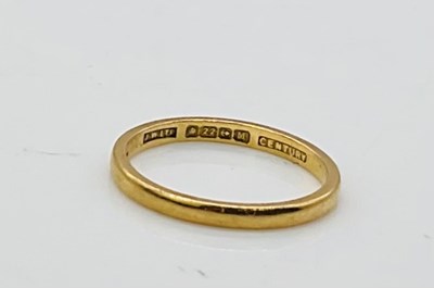 Lot 757 - A 22ct yellow gold wedding band, size L,...