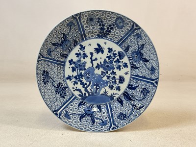 Lot 25 - An 18th century Chinese blue and white plate,...