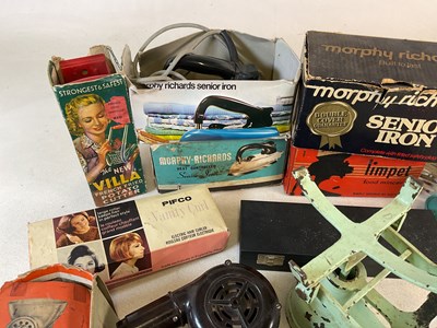 Lot 66 - KITCHENALIA; and other early home ware...